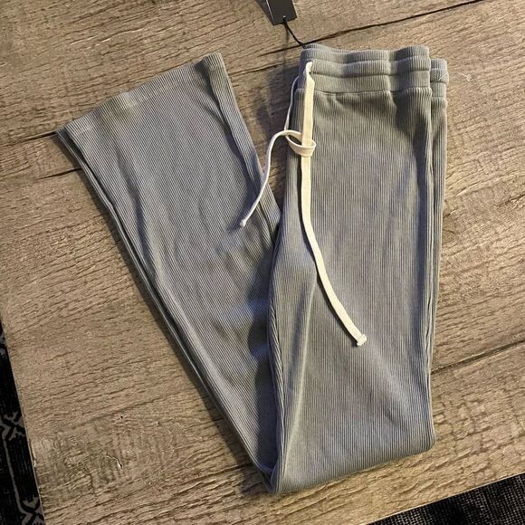 Monrow Ribbed Wide Leg Sweatpants- S,M - Picture 8 of 9